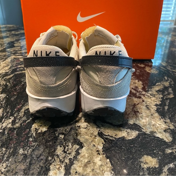 Women’s Nike Waffle Debut Sneakers. Size 7.5 - Picture 5 of 10